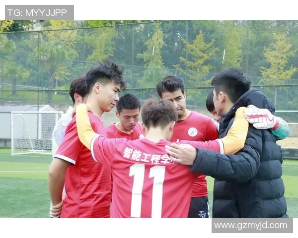 央视评论新疆足球明星展现拼搏精神与家乡情怀的双重魅力