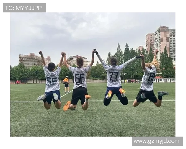 梦中与足球明星共度训练时光的奇妙体验与启示